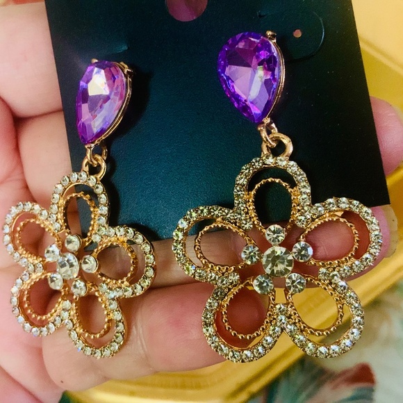 Saks Fifth Avenue EARRINGS🩷NEW Crystal Flower SPARKLING DANGLE DROP PIERCED - Picture 4 of 7